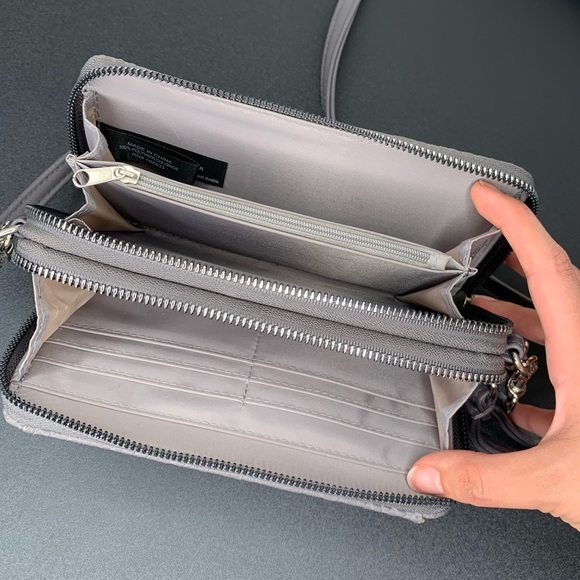 Kenneth Cole Reaction dusty purple gray wristlet bag - Picture 4 of 4